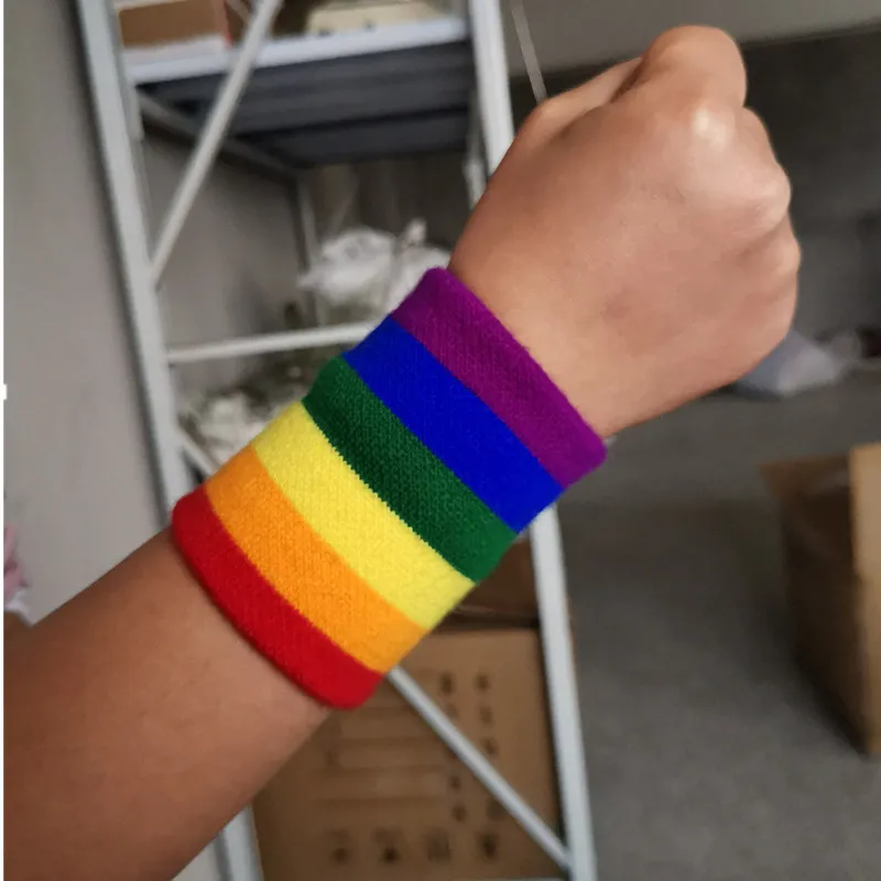 Bracelets et bandeau de sport LGBT arc-en-ciel – Image 3