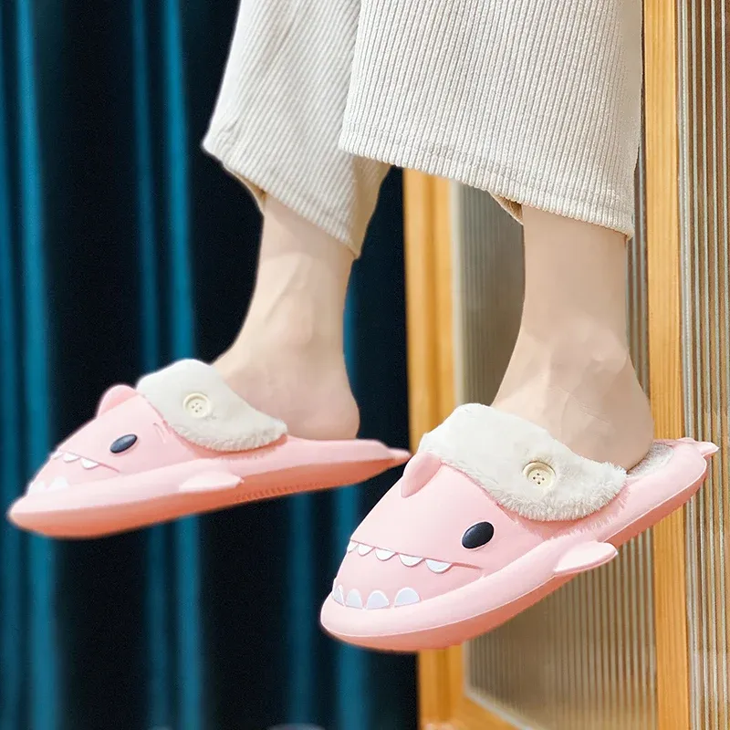 Pantoufles Requin Rose Polaire – Image 9