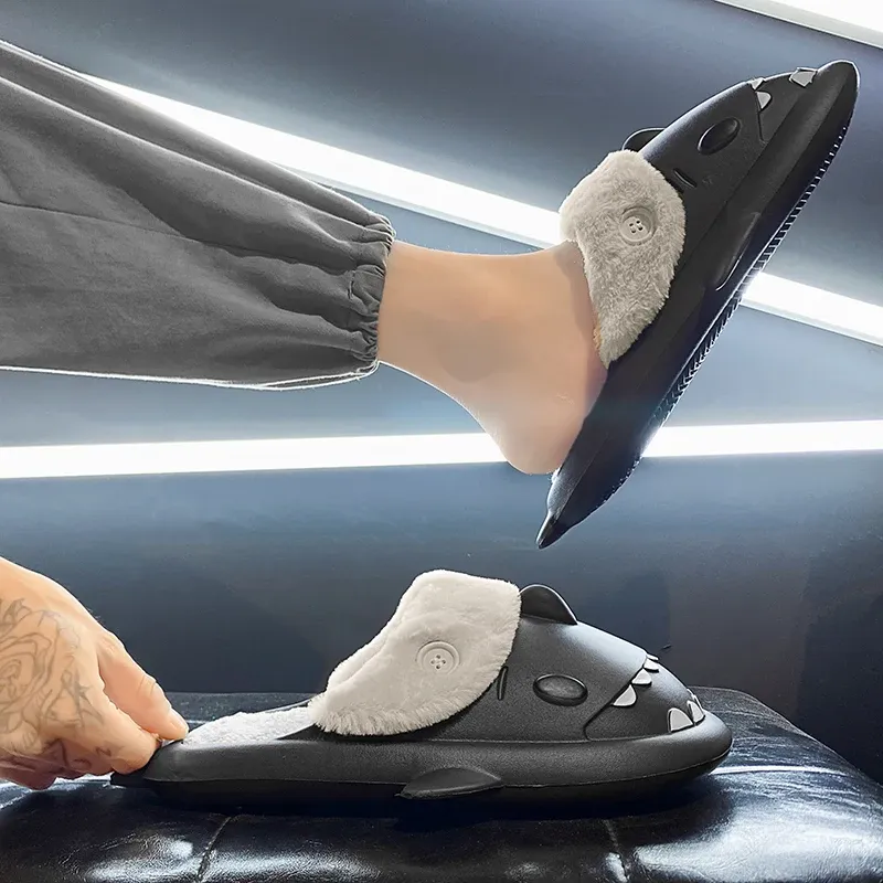 Pantoufles Requin Noir Polaire – Image 4