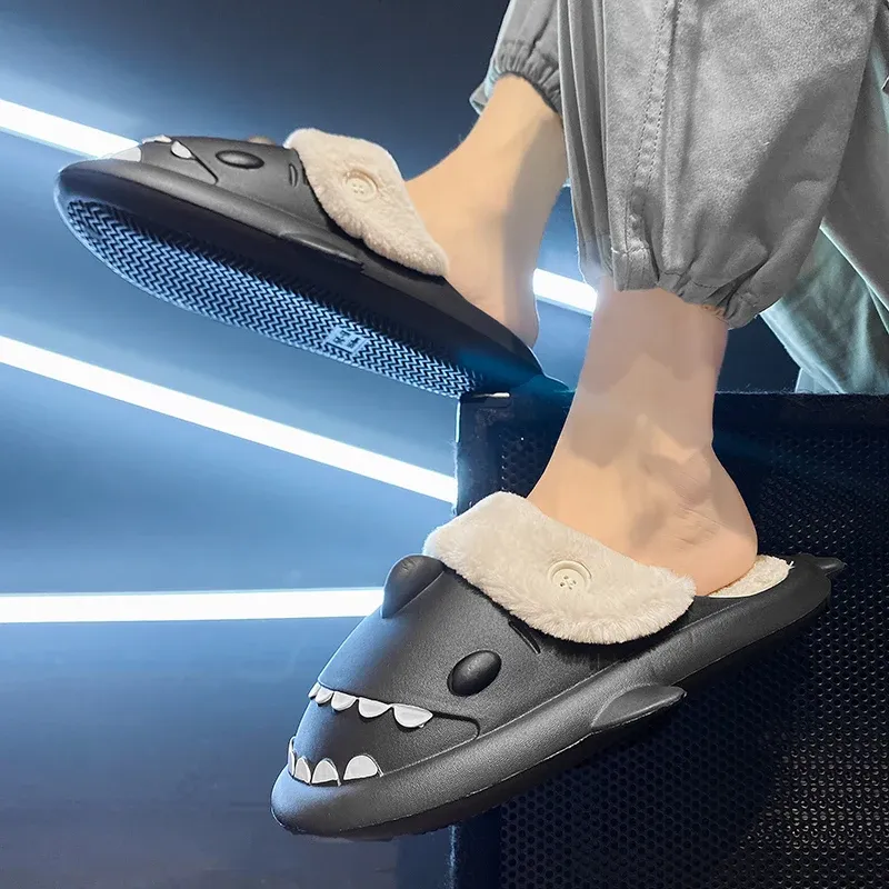 Pantoufles Requin Noir Polaire – Image 5