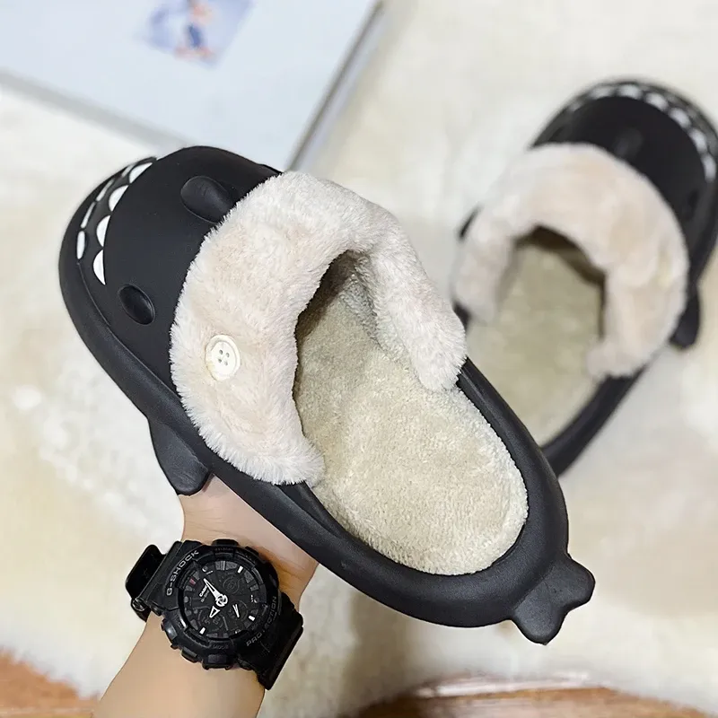 Pantoufles Requin Noir Polaire – Image 6