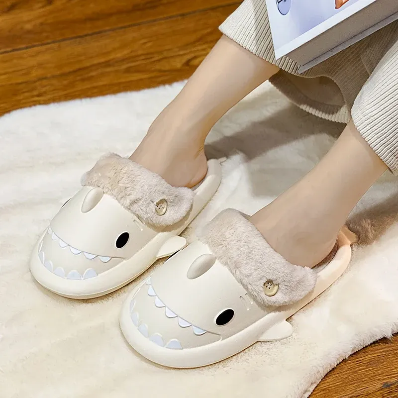Pantoufles Requin Beige Polaire – Image 3