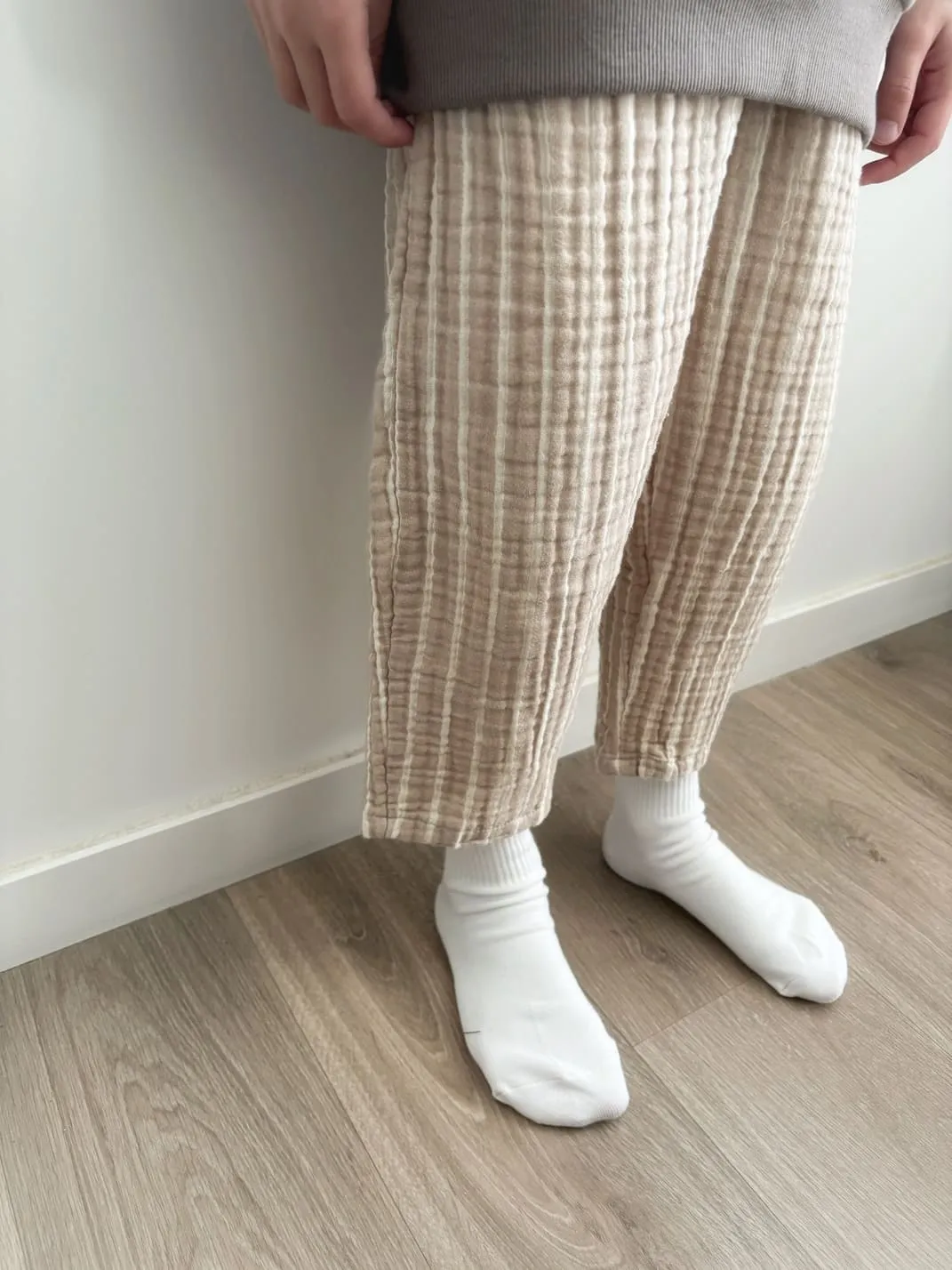 Pantalon gaze de coton enfant beige | Rayures – Image 3
