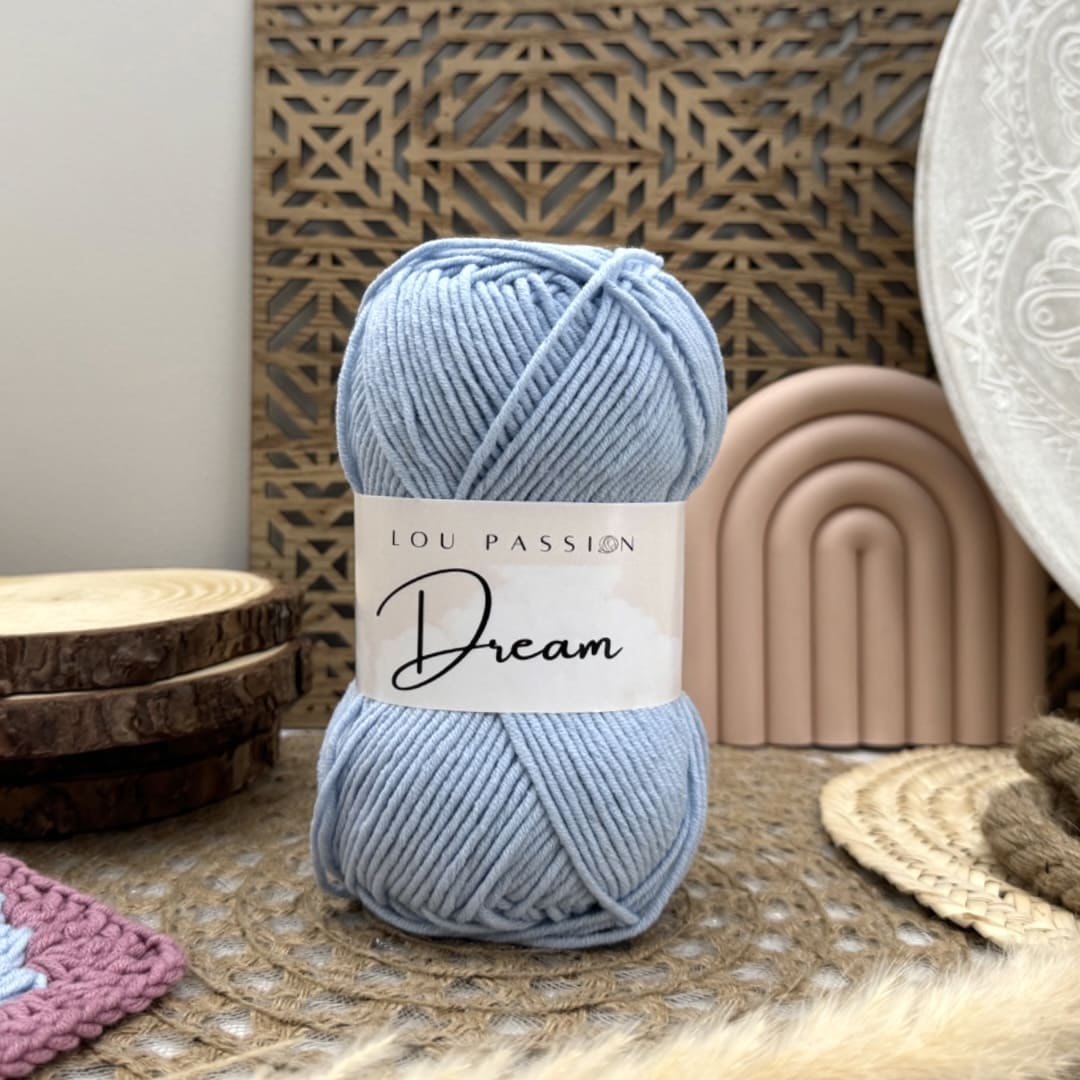 Pelote Dream 100gr-160 m Céleste Ref-75