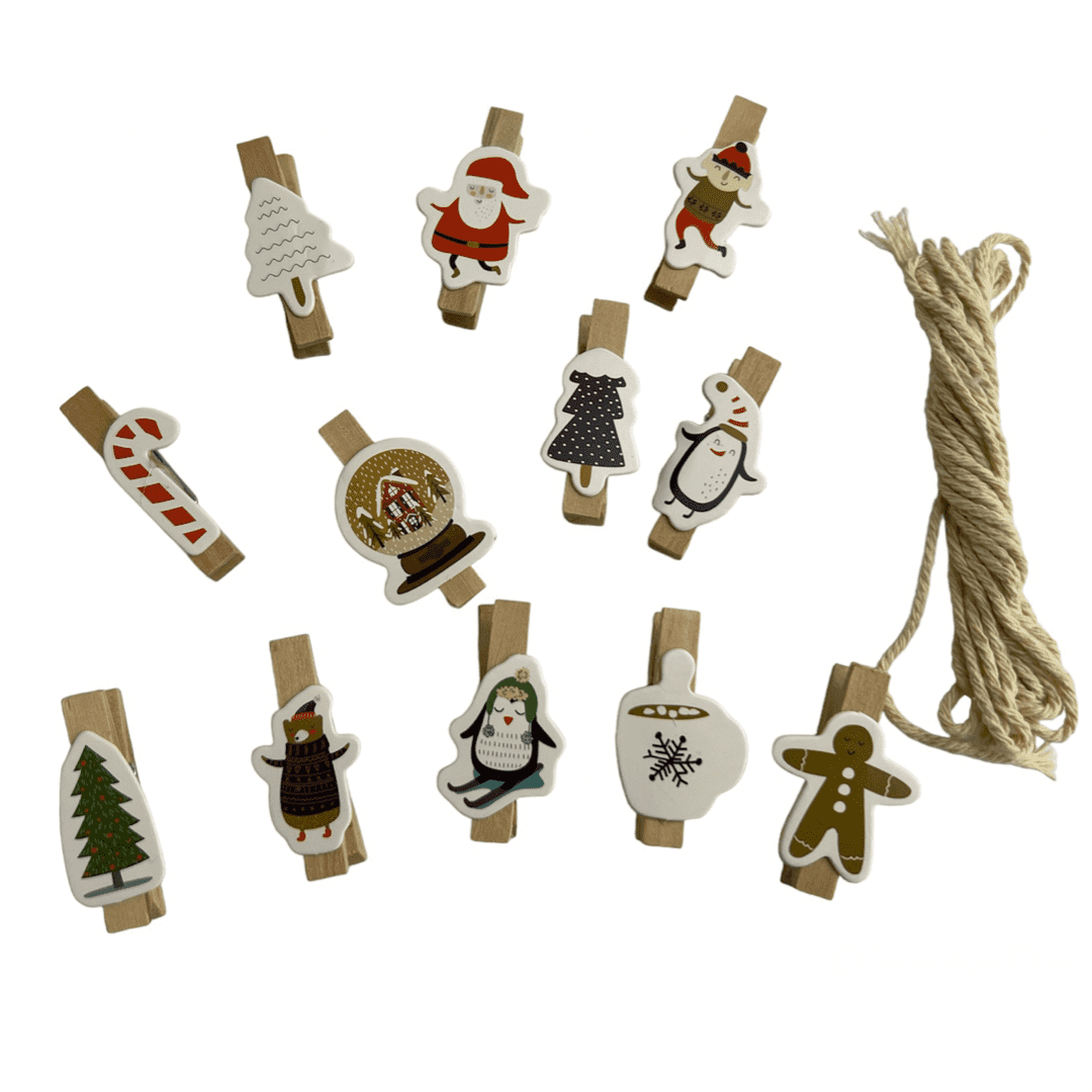 12 Pinces en bois figurines de Noël et petite cordelette
