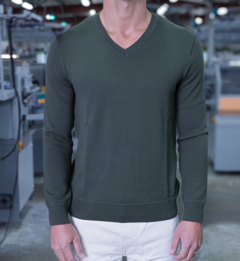 Pull Royal Mer uni col V Kaki – CHARLES – Image 4