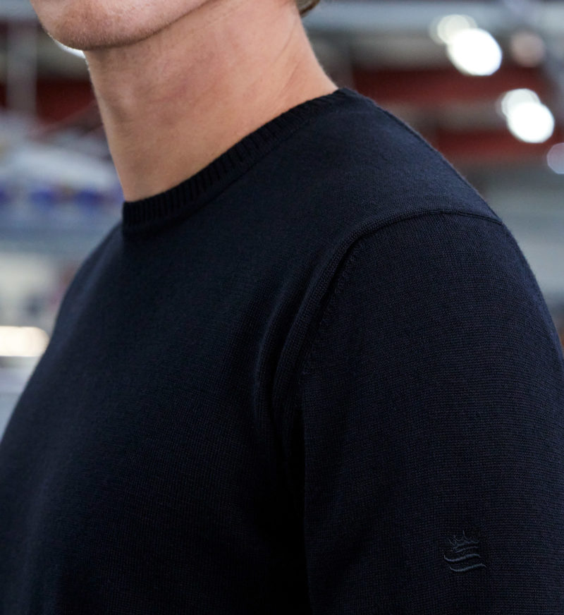 Pull Royal Mer uni col rond Noir – MATHIS – Image 3