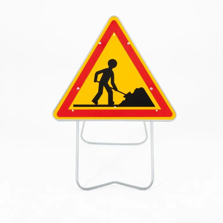 PANNEAU TEMPORAIRE AK5 SUR PIEDS – TRAVAUX