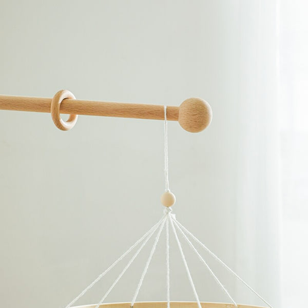 Support mobile bébé en bois rond – Image 6