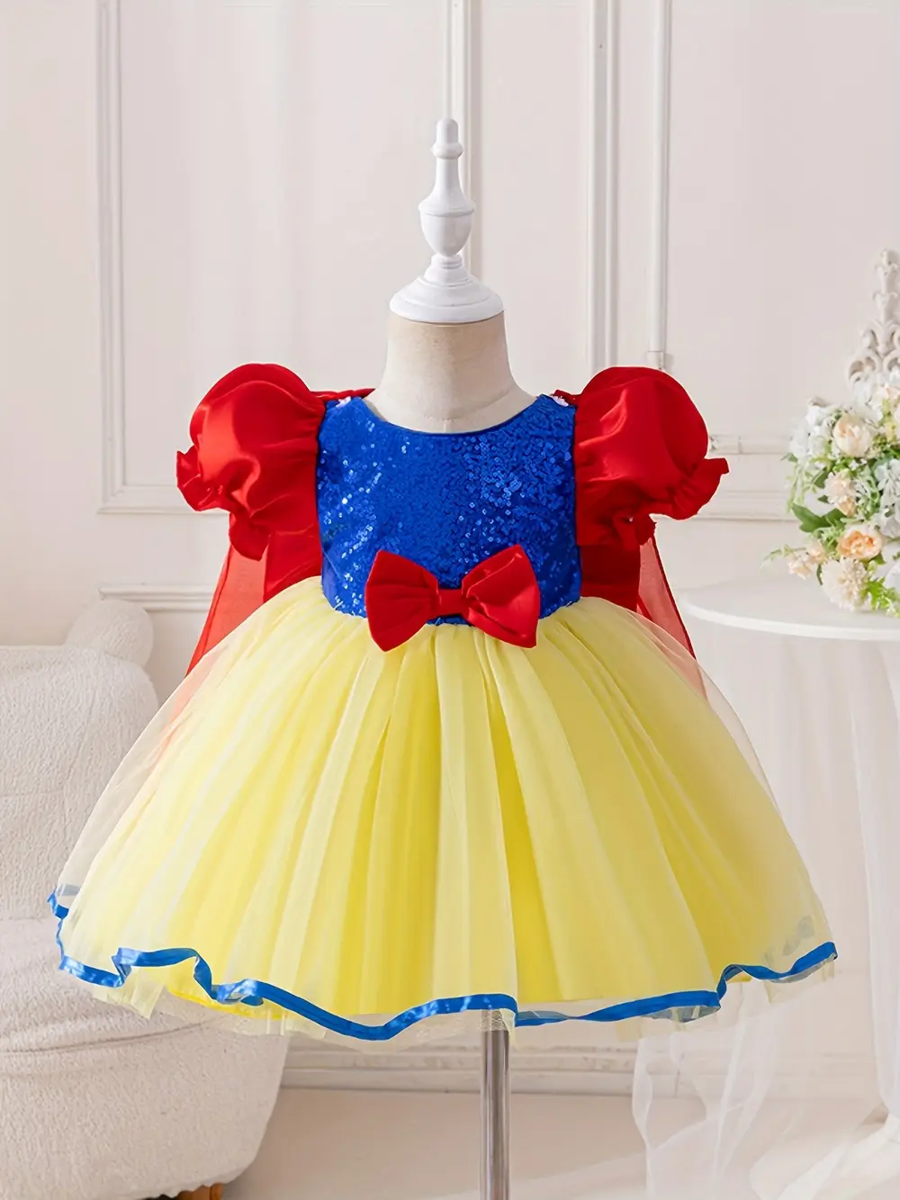 Robe de princesse fille avec cape et manches bouffantes style conte de fées – Image 2